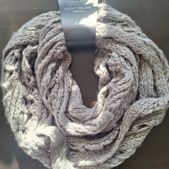 🖤 2 for 25$ Hat, headband, Scarf, and Gloves - Picture 3 of 10